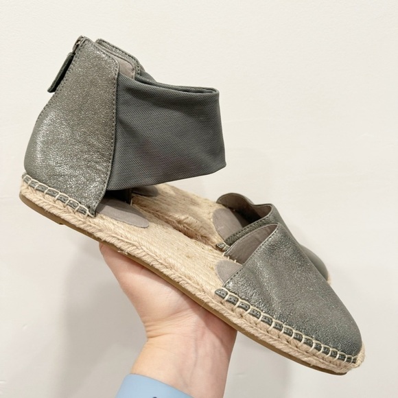 Eileen Fisher Coy Metallic Flat Espadrille Sandal Closed Round Toe Size 9 - Picture 2 of 7